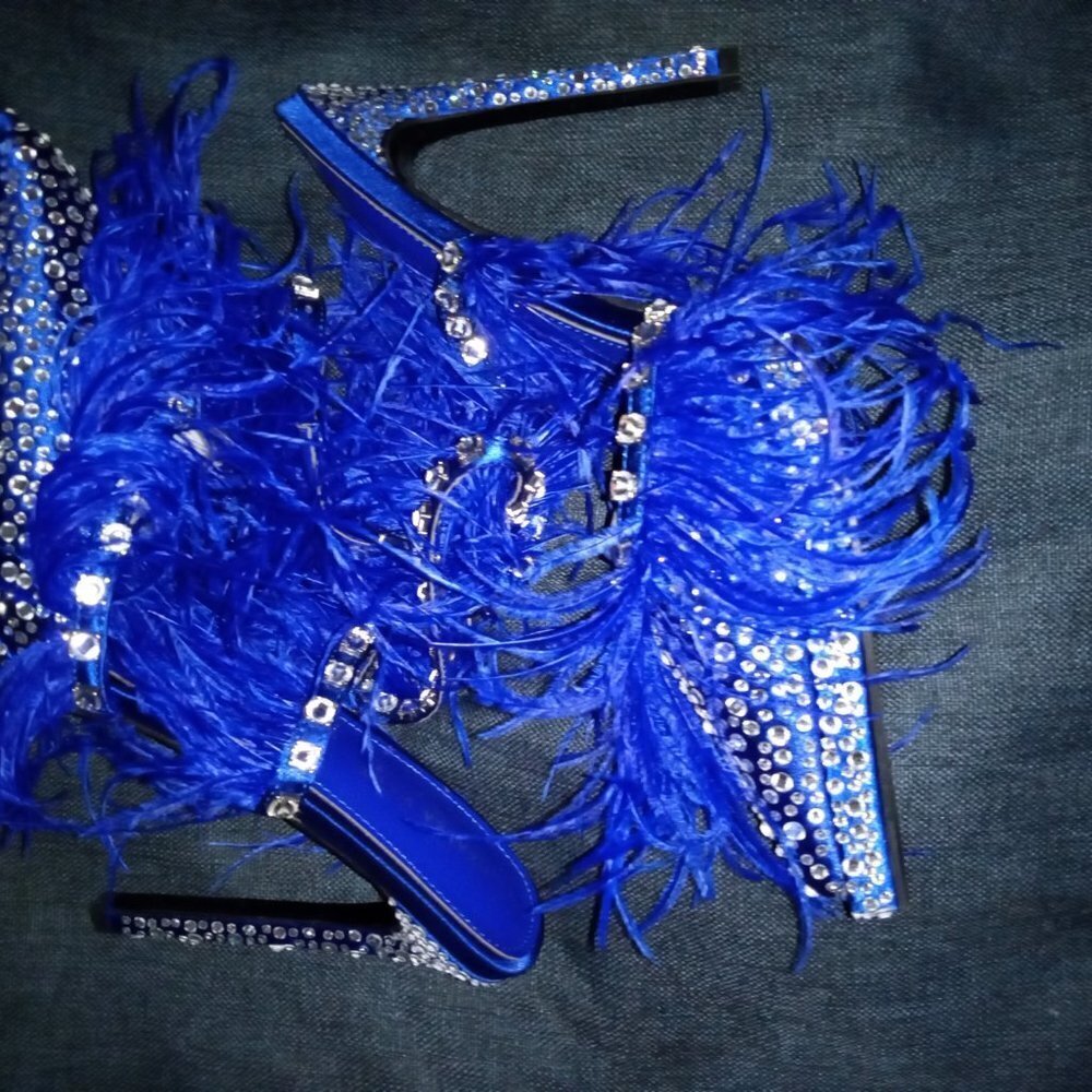 AZALEA WANG " SEEN ON SCENE " BLUE FEATHER AND DIAMOND EMBELLISHED (BRAND NEW !! - Picture 6 of 7